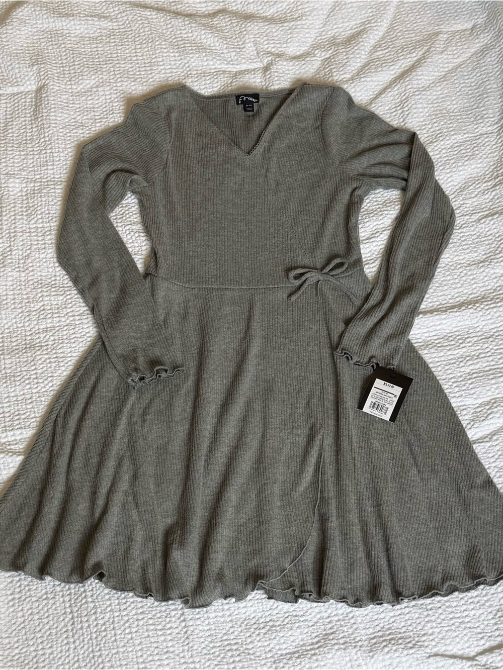 Ribbed V-Neck Long Sleeve Dress with Tie Detail - Gray